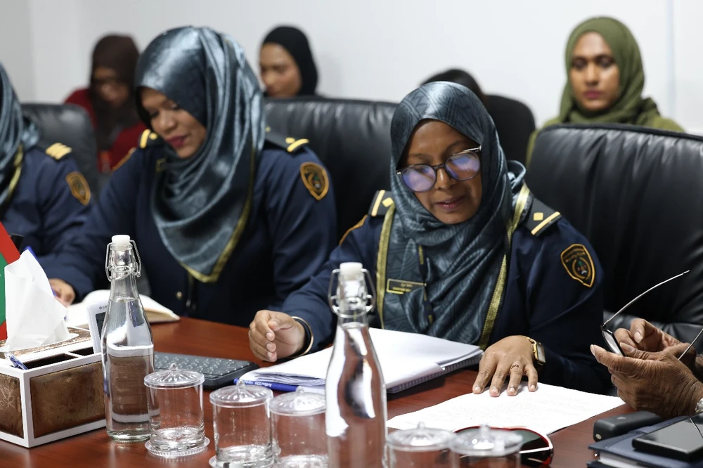 photo for ބިދޭސީންނާ ގުޅުންހުރި މައްސަލަތައް ހައްލުކުރާނެ ގޮތުގެ މަޝްވަރާކޮށްފި! 